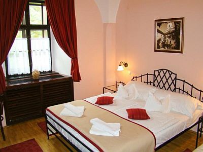 Hotel Klastrom, romantisches Hotelzimmer zu niedrigen Preise in Györ